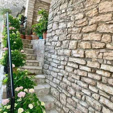 Semesterbostad Kubeja Gjirokastër